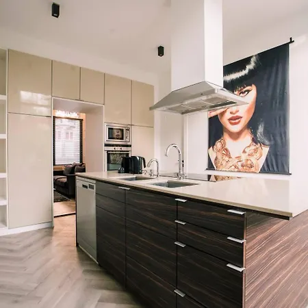 Stadsvilla Luxe 5 Sterren Appartement, Wilhelmina Tilburg