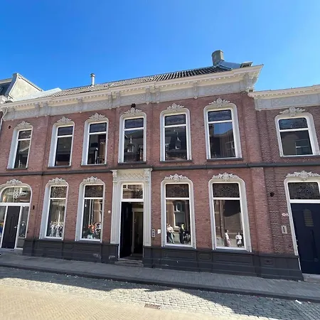 Stadsvilla Luxe 5 Sterren Appartement, Wilhelmina Tilburg