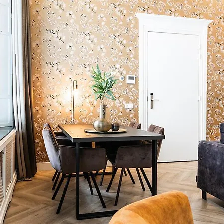 Stadsvilla Luxe 5 Sterren Appartement, Wilhelmina